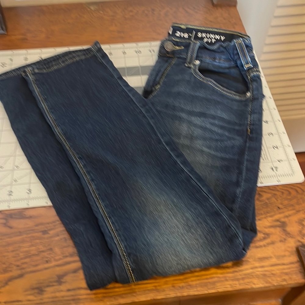 Denizen 216 Levi’s, skinny fit.